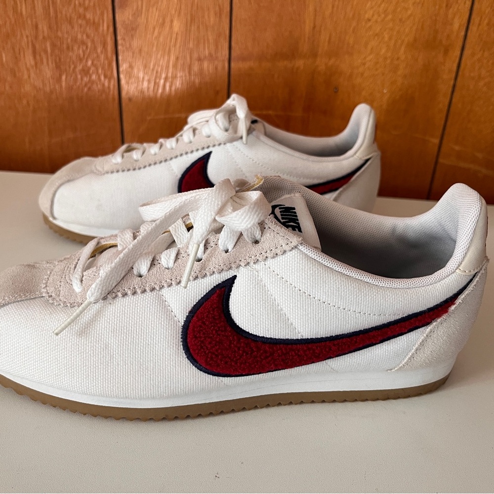 Nike Classic Cortez Chenille Swoosh Red Crush women’s size 8